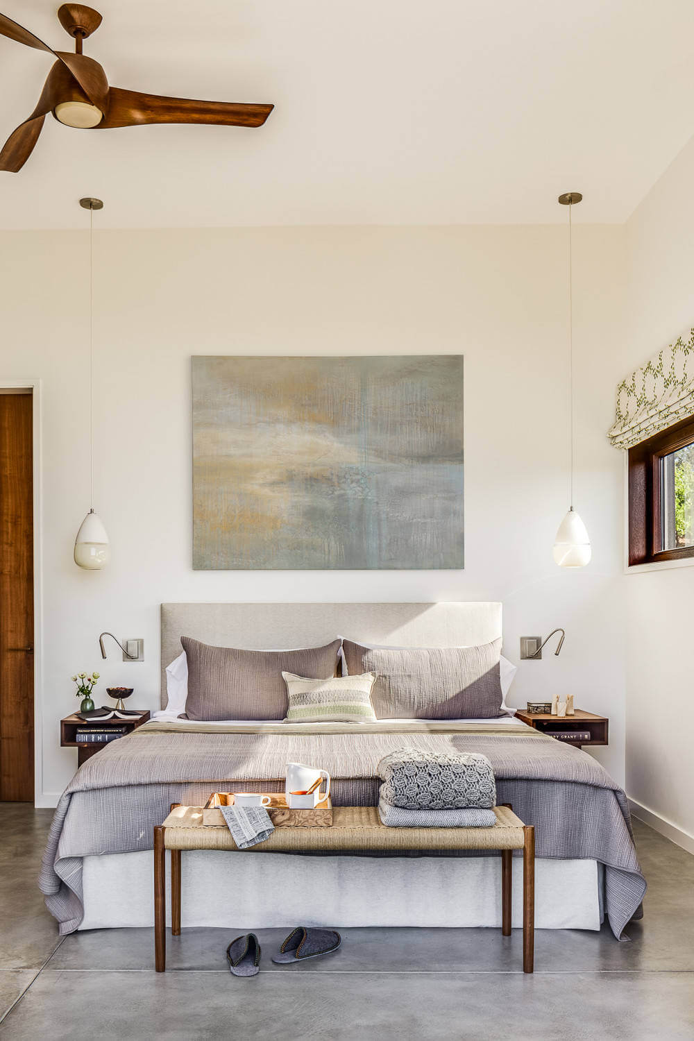 Calm colors in Zen bedroom design