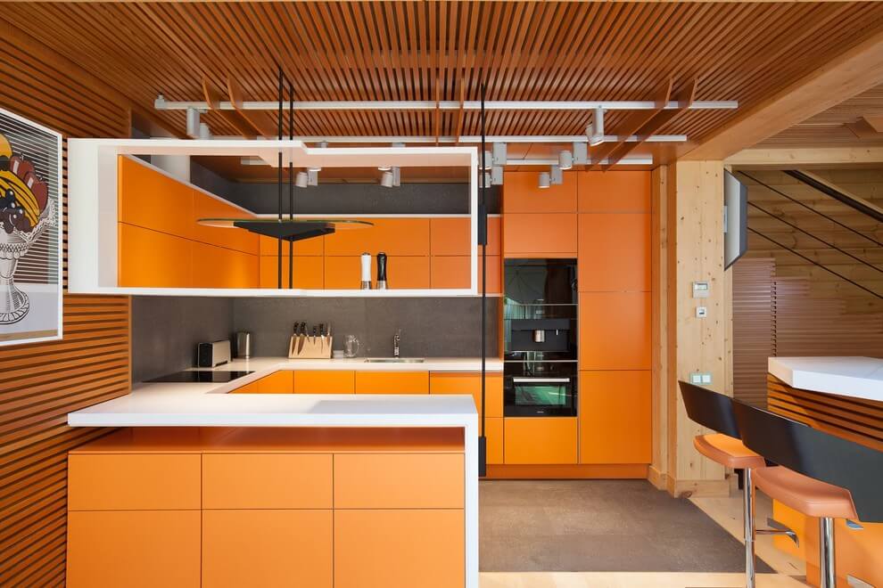 Wooden and orange tones in the kitchen