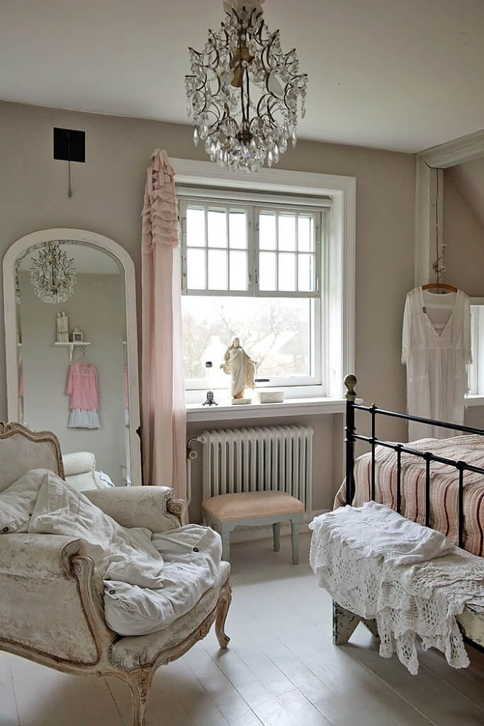 Soft and light vintage bedroom design