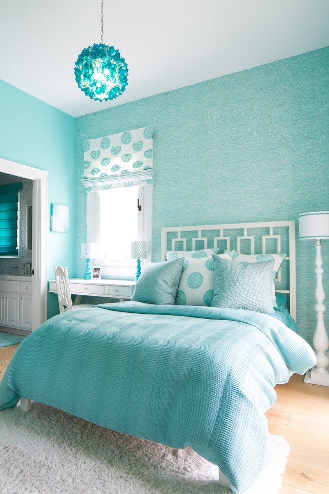 Coastal shadows and accents in the bedroom