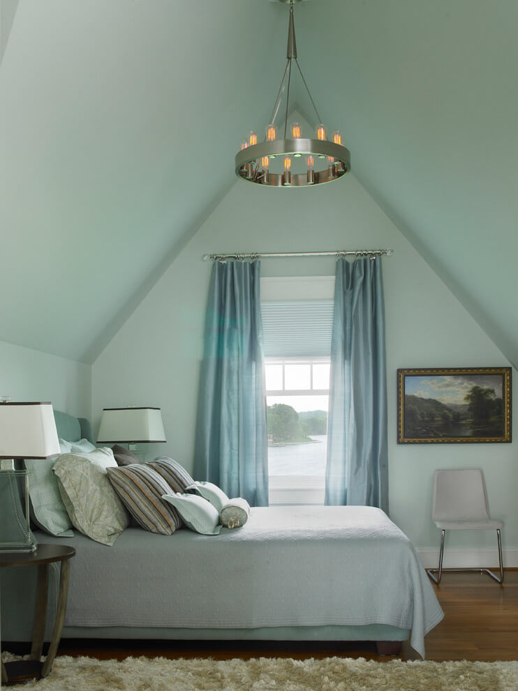 Pastel colors in turquoise bedroom