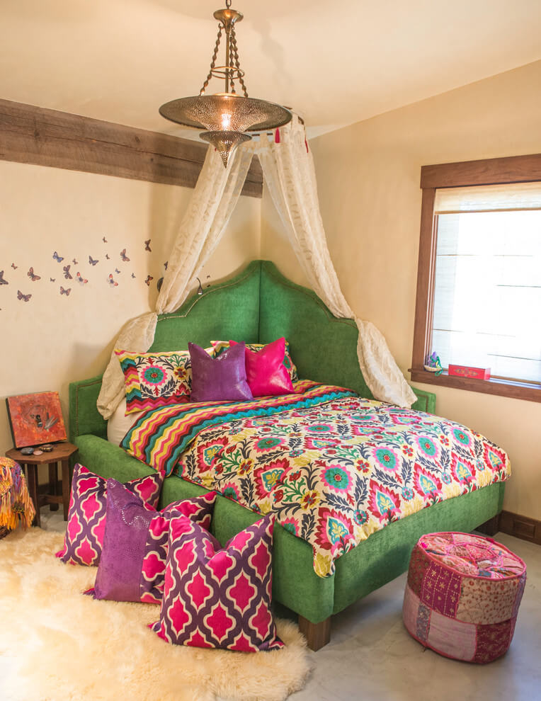Corner Canopy Bed Vibrant Decor