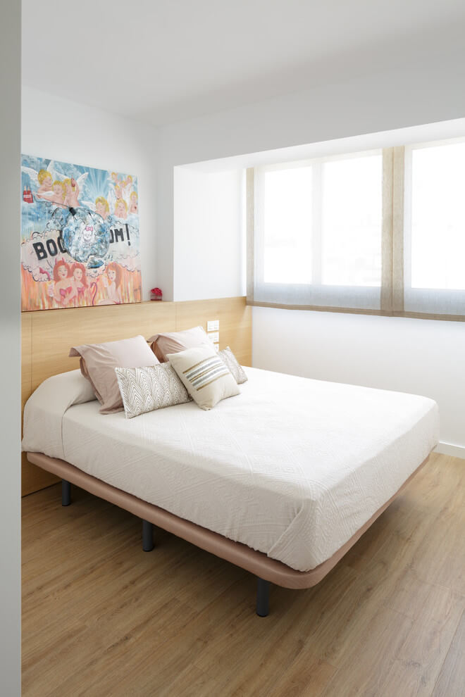 Minimal furnishings modern bedroom