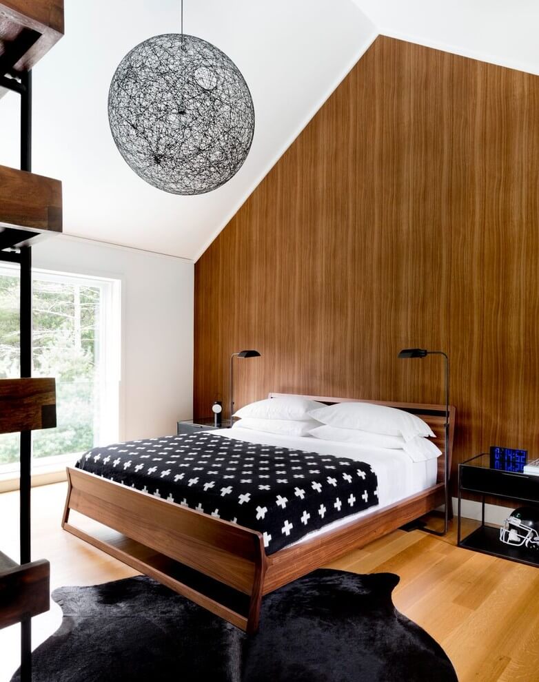 Black and wood tones bedroom decor