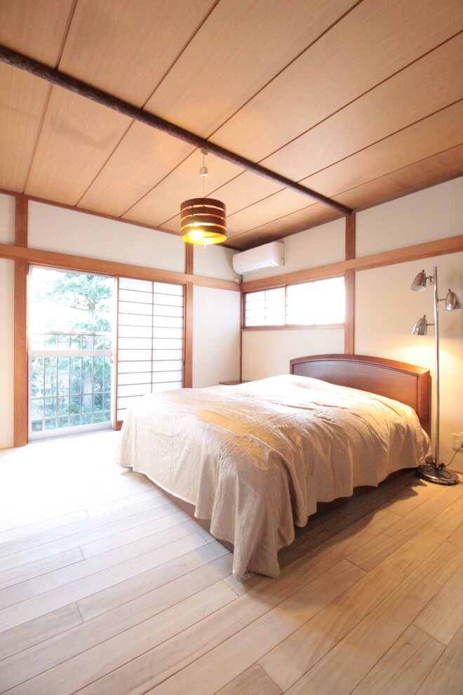 Rustic wood finish bedroom design