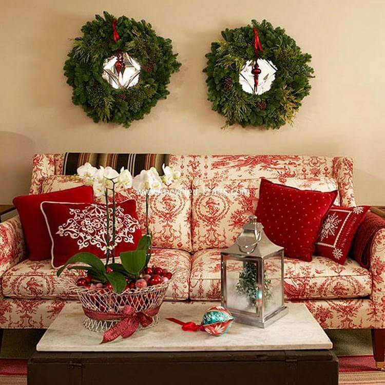 Living room red green Christmas decoration