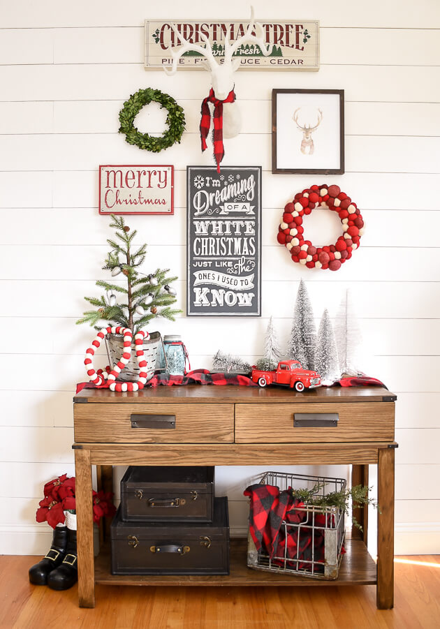 Entryway Red Green Christmas Decoration