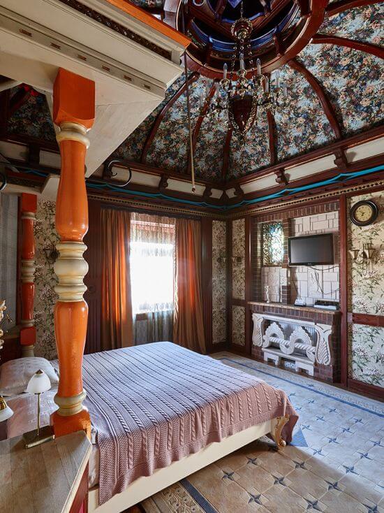 Victorian style eclectic bedroom design