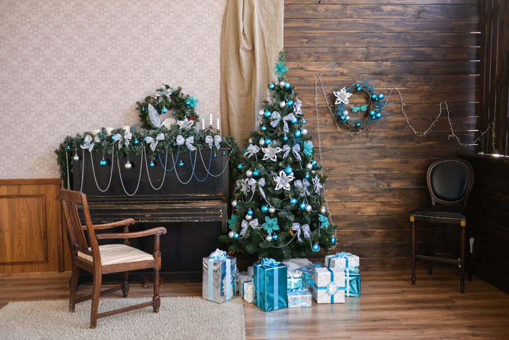 Living room Christmas tree decoration