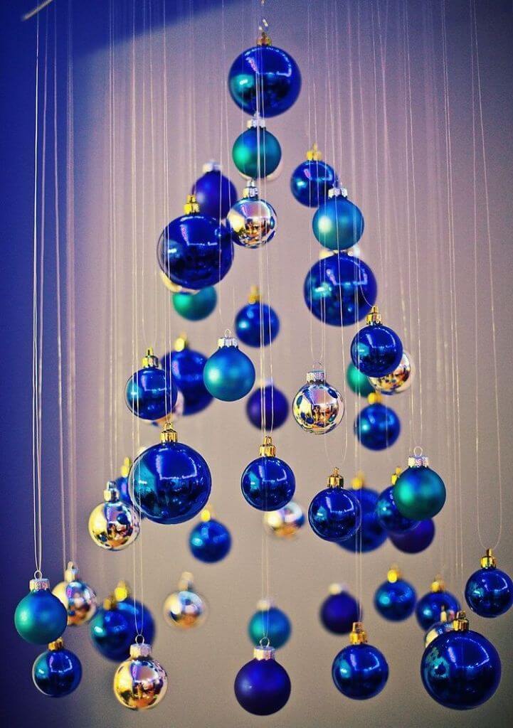 Hanging Christmas balls