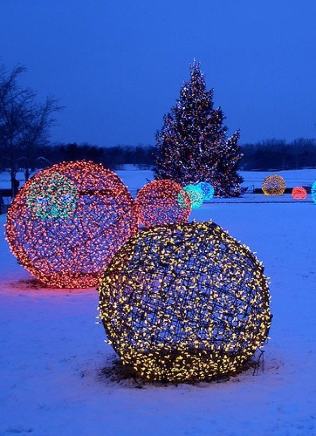 DIY Christmas Lighting Wire Balls