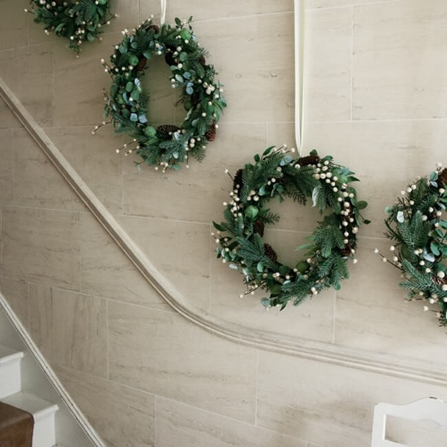 Staircase wall Christmas wreath decor