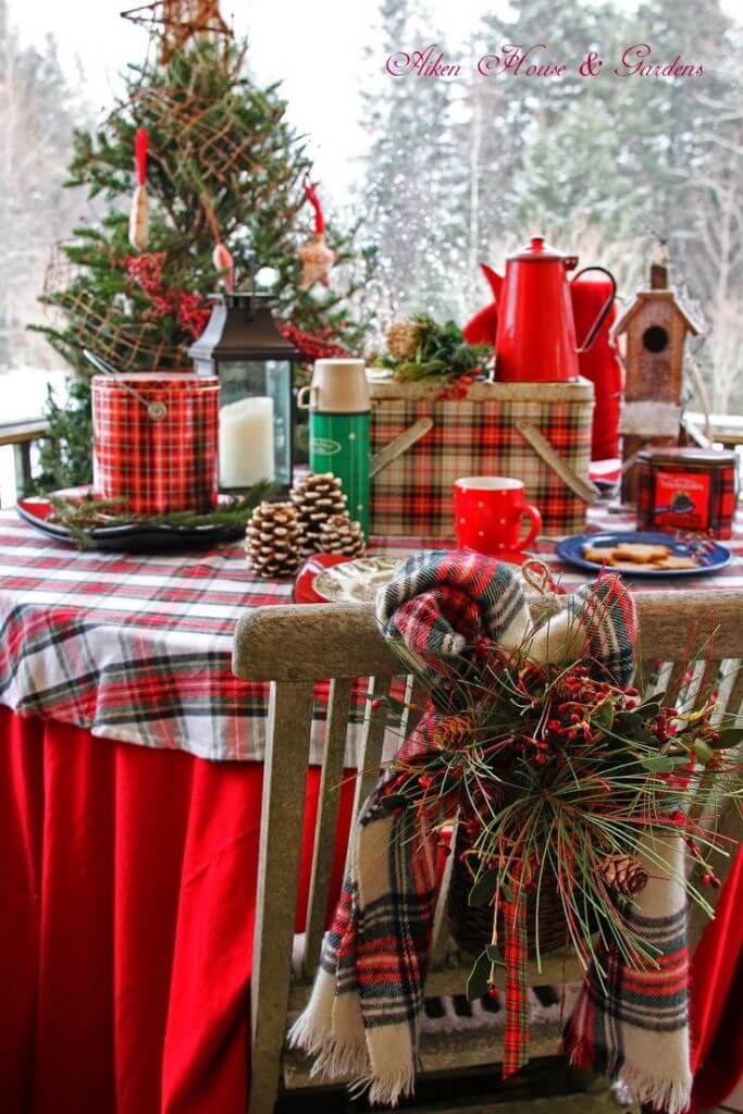 Rustic plaid decor for dinner table