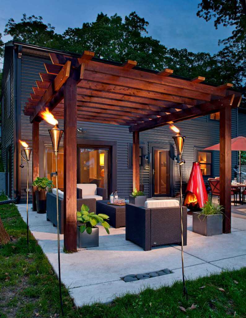 Elegant contemporary patio