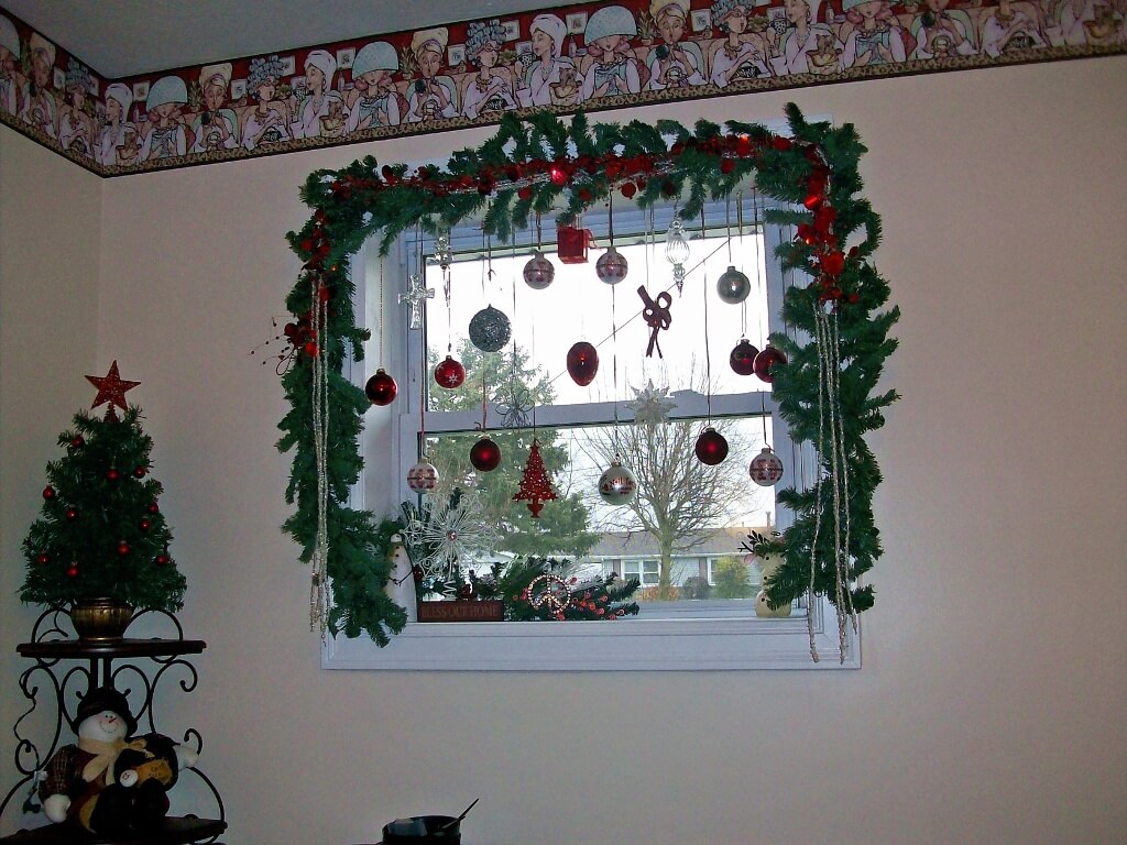 Sparkling window Christmas decor