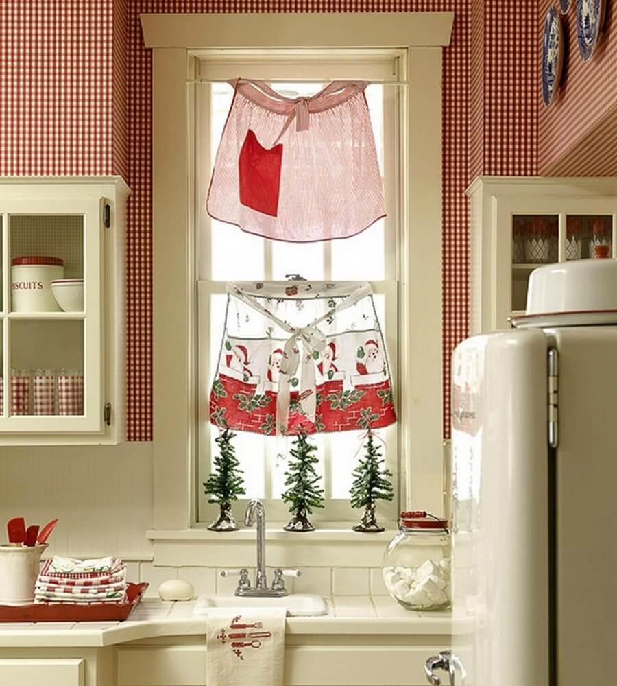 Adorable Christmas window decor