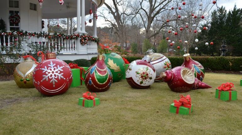 Outdoor giant Christmas balls outdoors