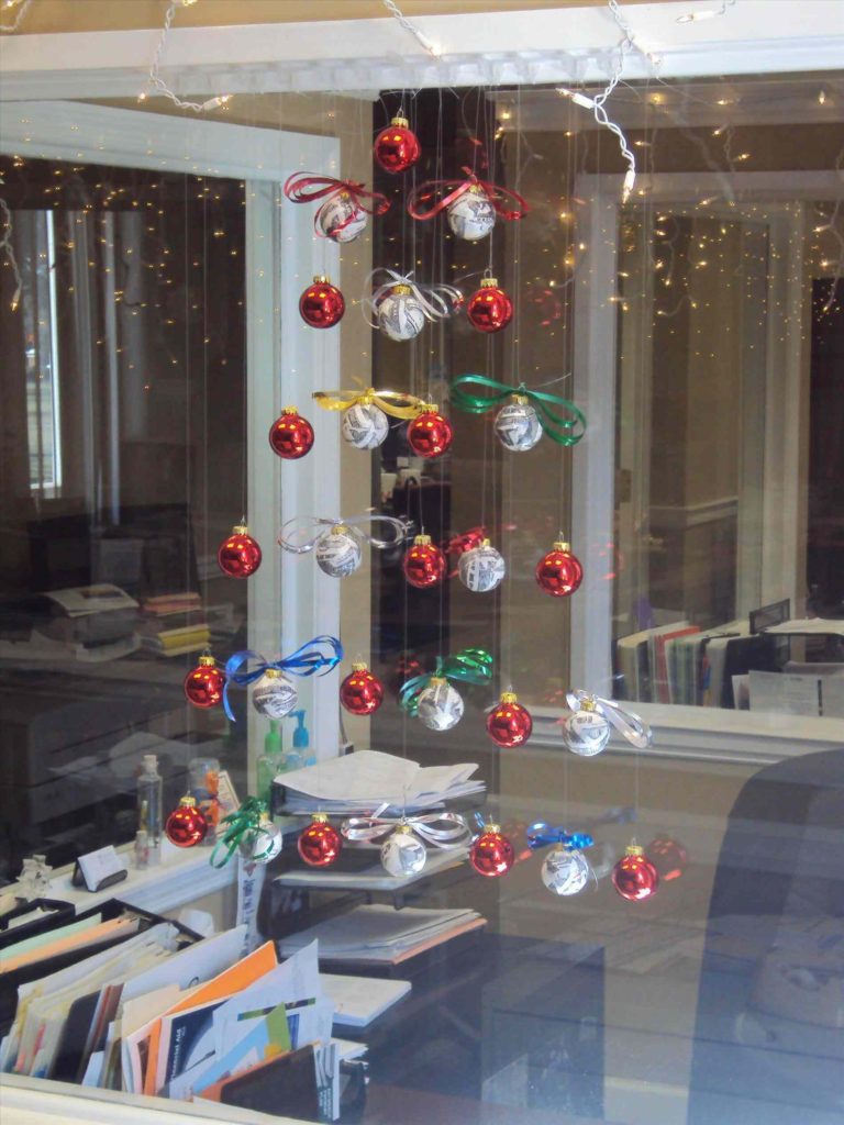 Hanging Christmas balls