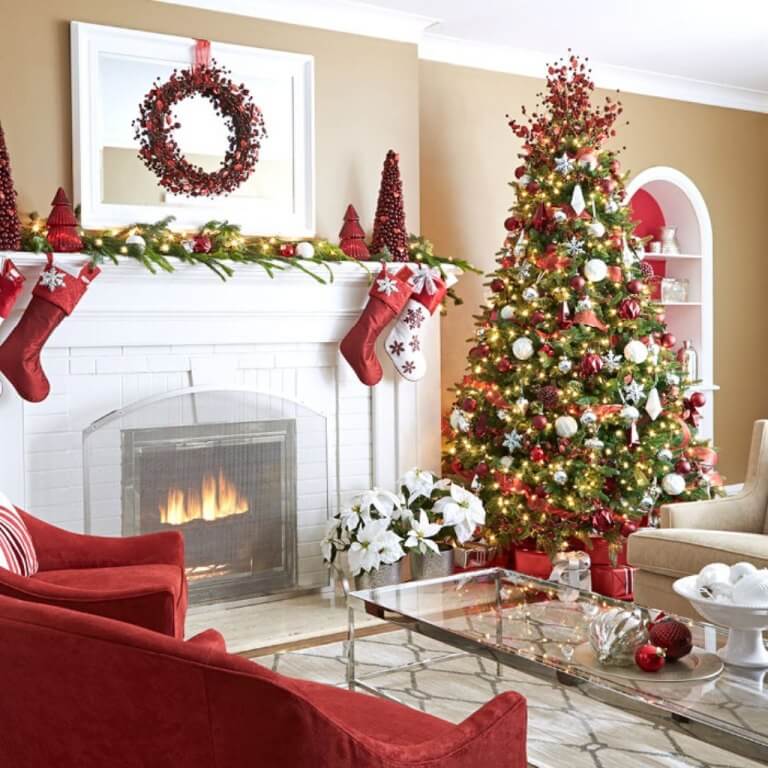 Christmas tree decorations with red theme