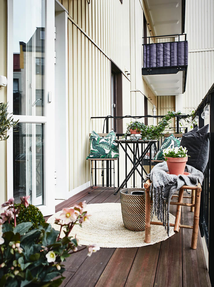 Scandinavian minimalism in balcony garden