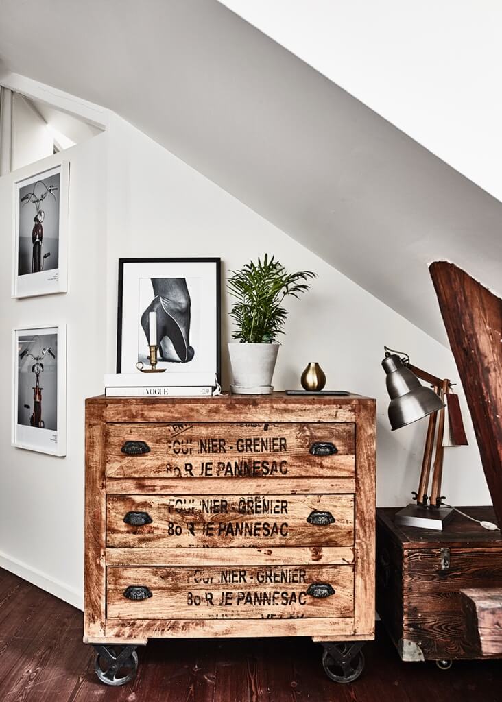 bedroom shelf wood