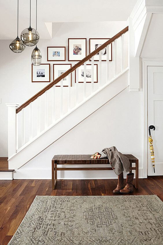 Straight staircase Modern entrance furniture in white and wood