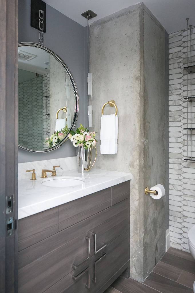 Bathroom decor with marble and mirror