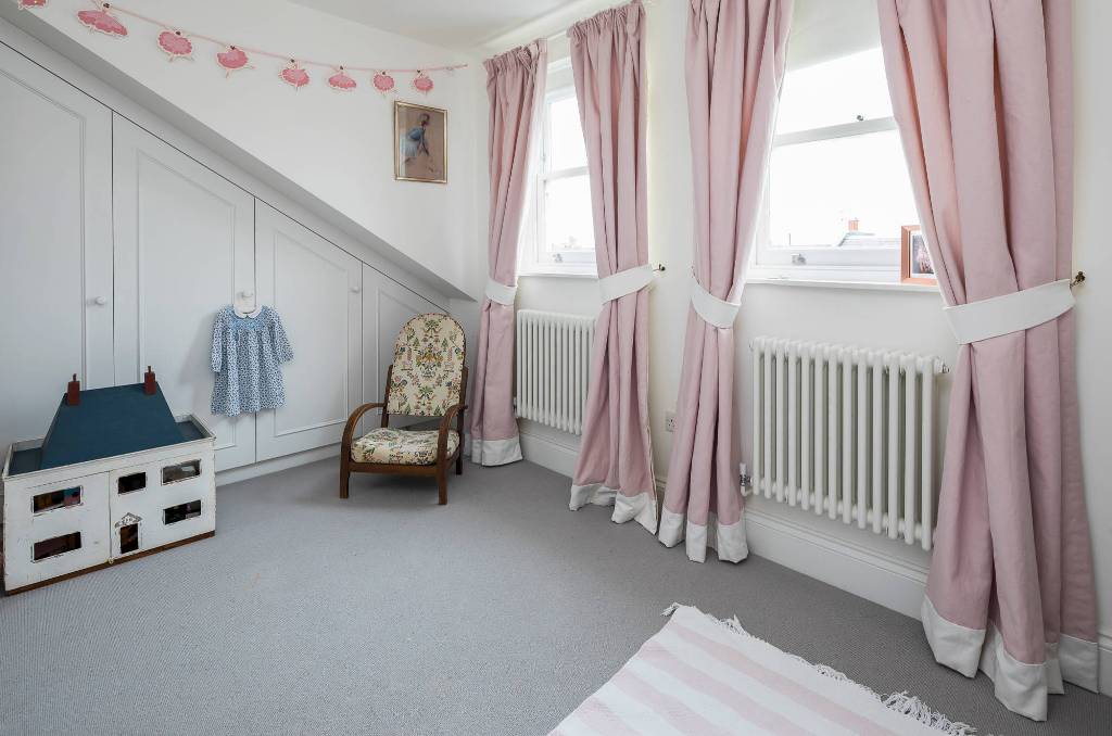 Girls' bedroom with pink curtains