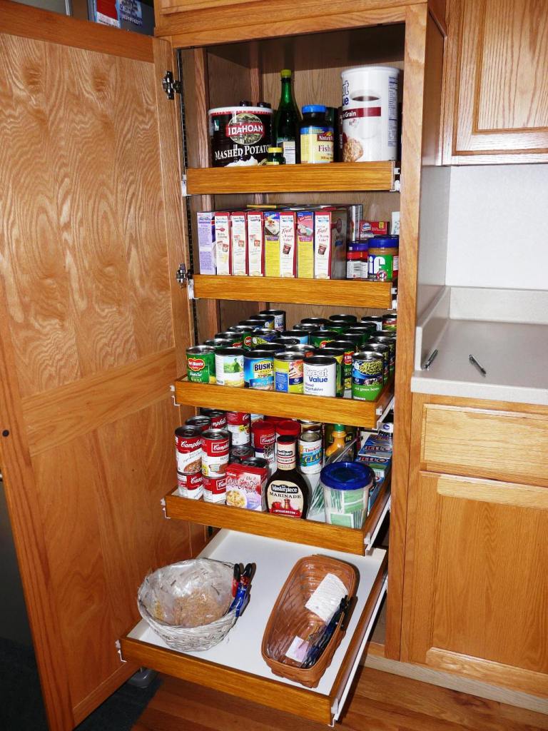 The kitchen cabinet pulls out shelf storage