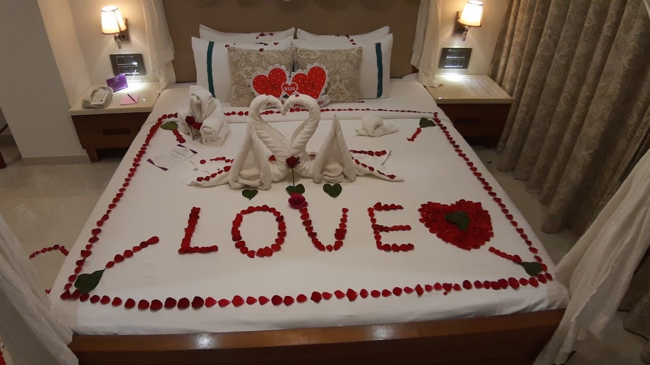 Bedroom decoration for Valentine's Day