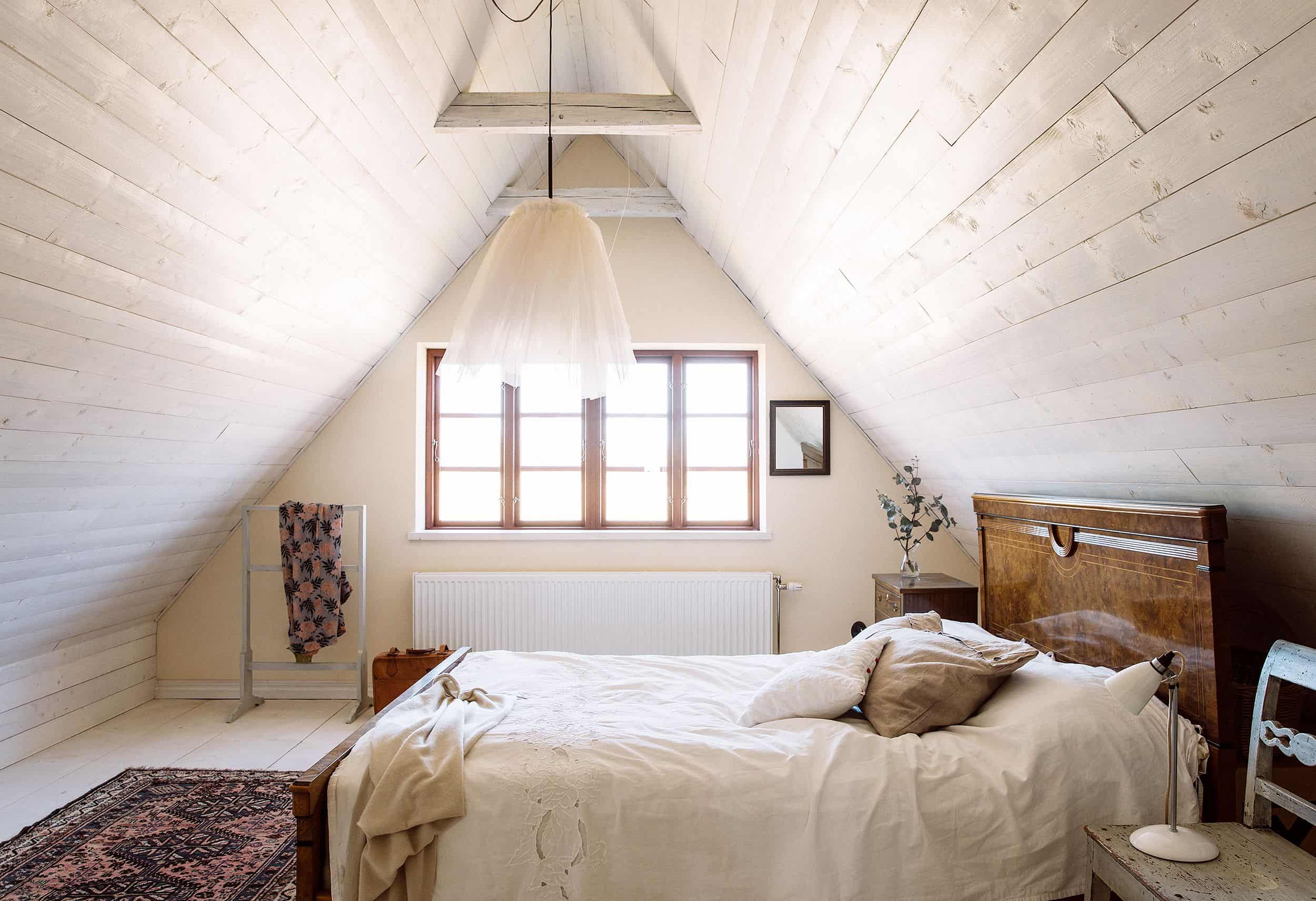 Small loft bedroom design ideas