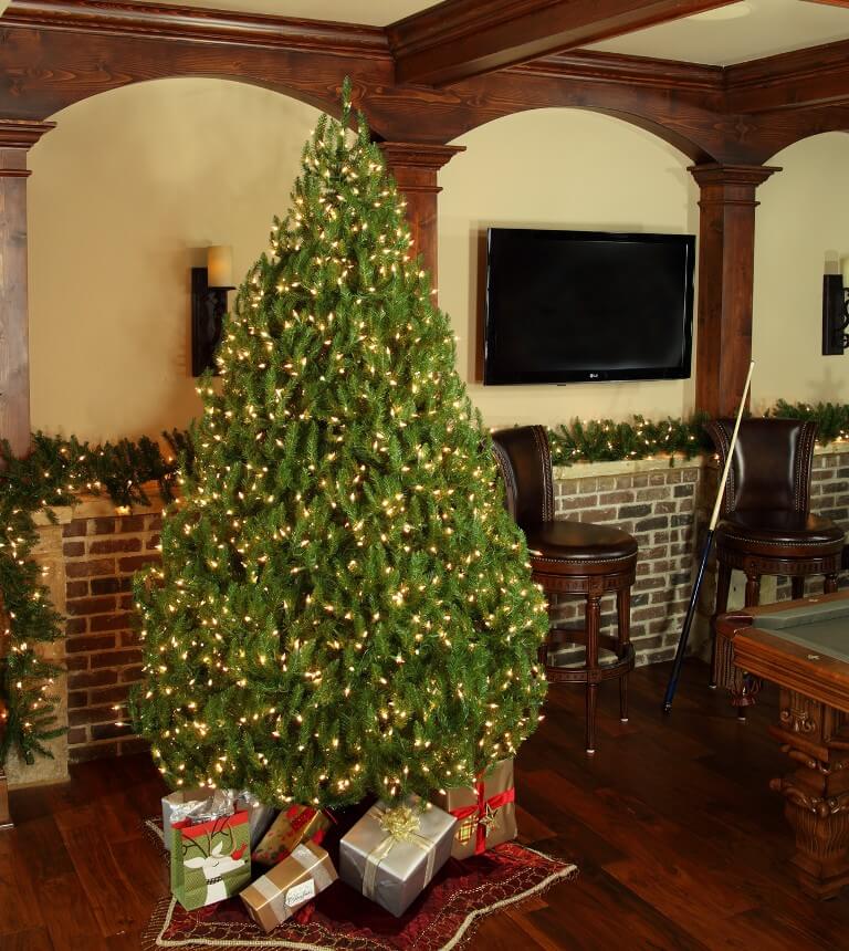 Simple Christmas lighting tree decoration