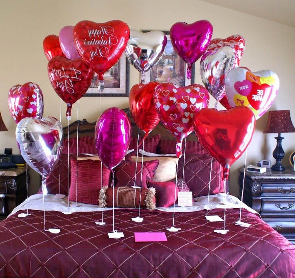 Bedroom decoration for Valentine's Day