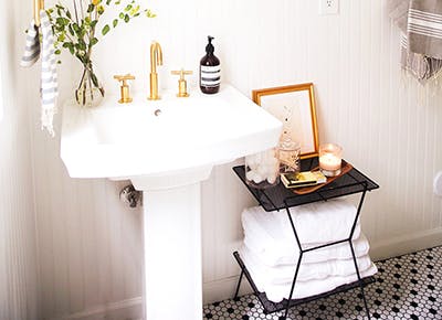 Chic Ideas for Small Bathrooms - PureW
