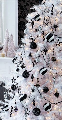 Chic Black And White,Pretty Christmas decor … | Black christmas .