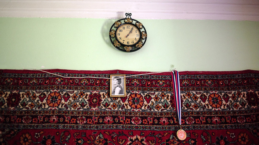 Behind the mystery of wall carpets - Russia Beyo