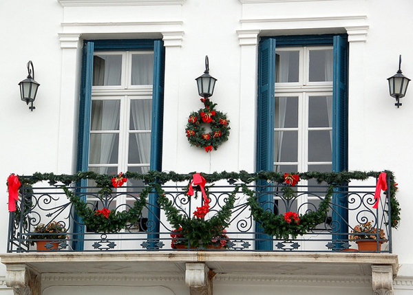 Christmas Elegance for your Balconies: Balcony Décor Ideas for .
