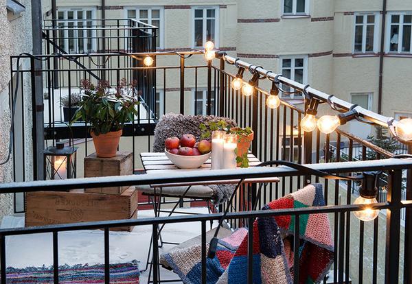Magical Christmas Balcony Decorations You Will Love To S