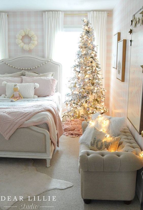 Girls Christmas bedroom decor. This is such a fun way to add .