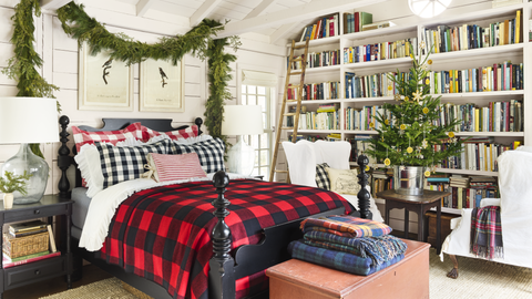 25 Best Christmas Bedroom Decor Ideas - Holiday Bedroom Decoratio