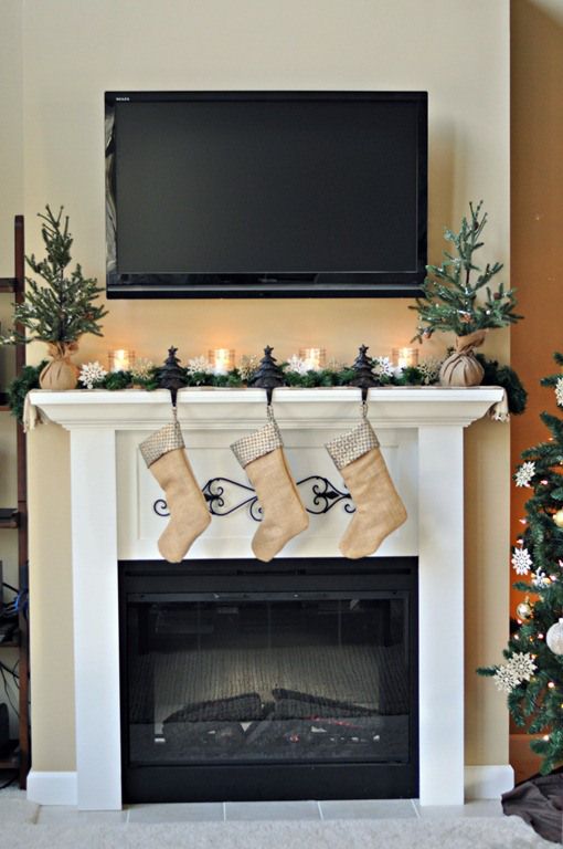 Easy Christmas Mantels | Christmas fireplace mantels, Diy .
