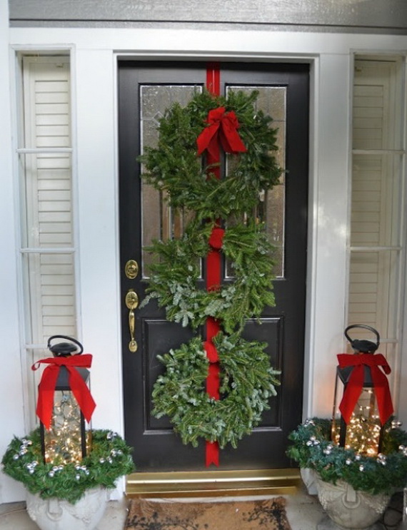 Stunning Christmas Front Door Décor Ideas familyholiday_52 .