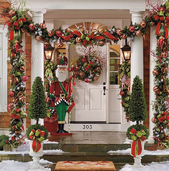 Stunning Christmas Front Door Décor Ideas familyholiday_01 .