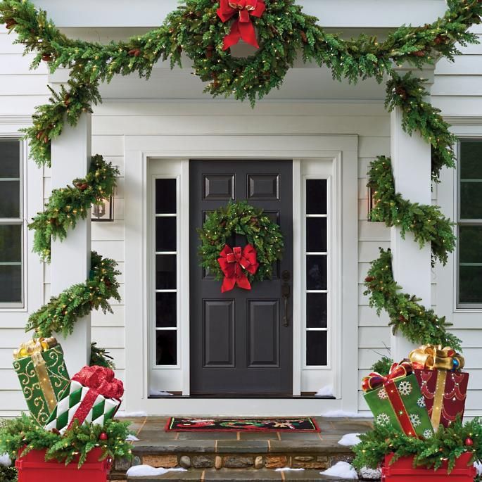 17 Christmas Porch and Front Door Decorating Ide