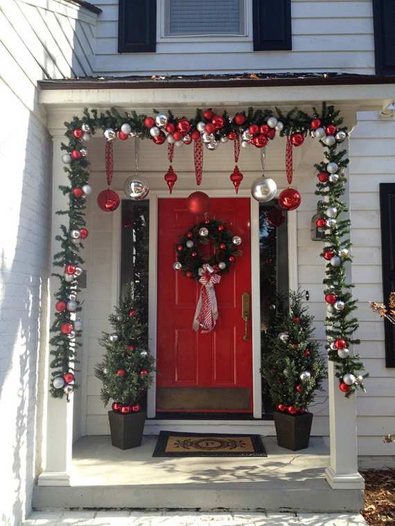 56 Stunning Christmas Front Door Décor Ideas | family holiday.net .