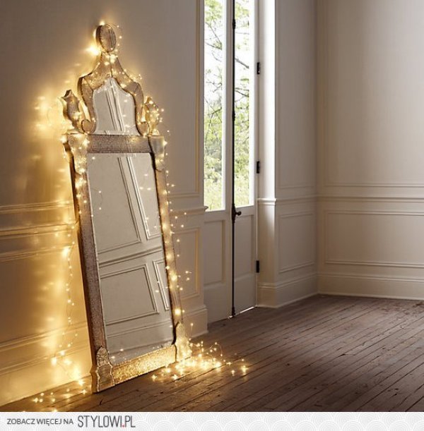 12 Ideas for Year-round Christmas Lights Decoration in the Bedroom .