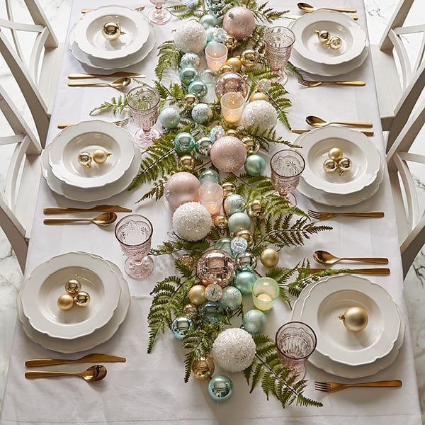 50+ Christmas Table Decorations Ideas 53 – Five