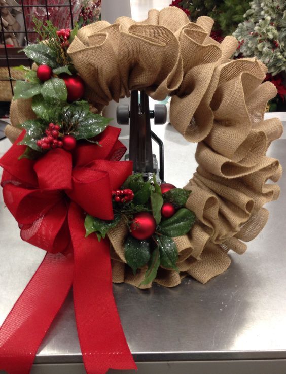 Christmas Burlap Ruffle Wreath...over 30 of the BEST Homemade .