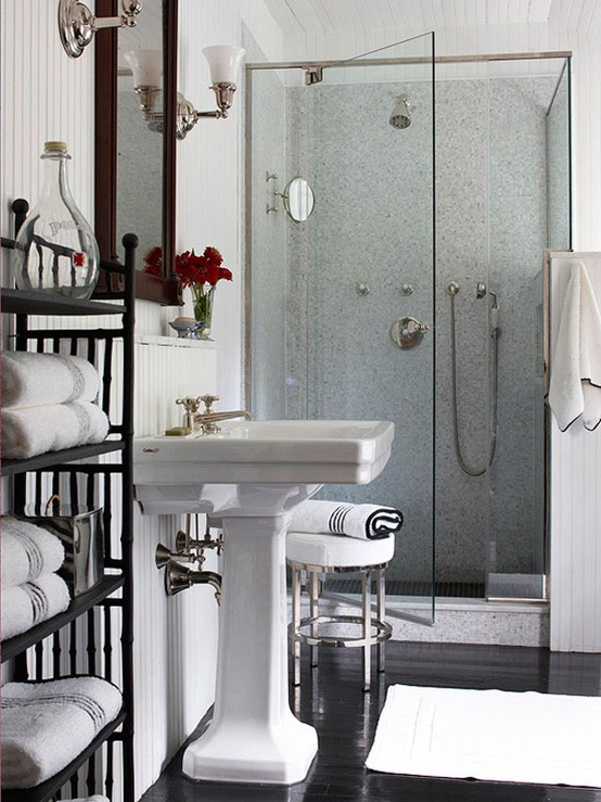 Comfortable And Classy Small Bathroom Ide