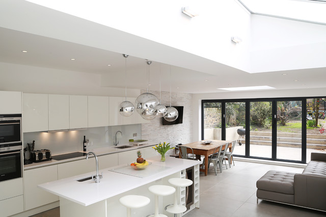 White gloss kitchen extension - Modern - Kitchen - London - by LWK .